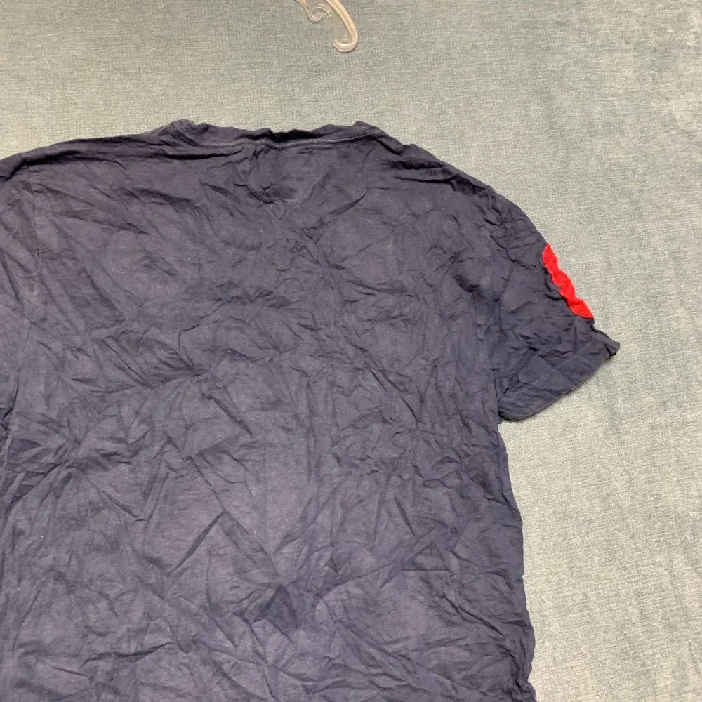 Tommy Hilfiger T Shirt Mens Medium Navy Blue V-Neck Embroidered Flag Classic